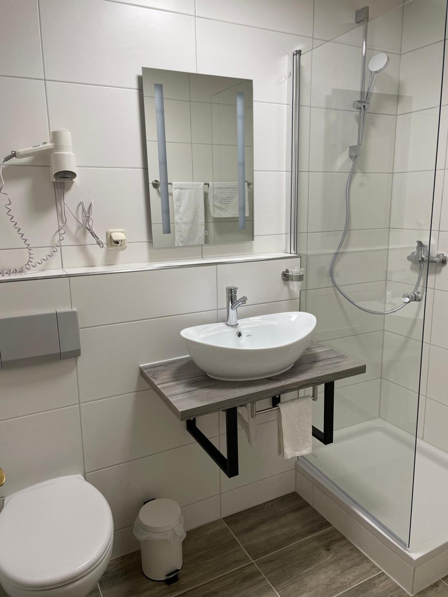Hotel Restaurant Germania Нойвид Экстерьер фото